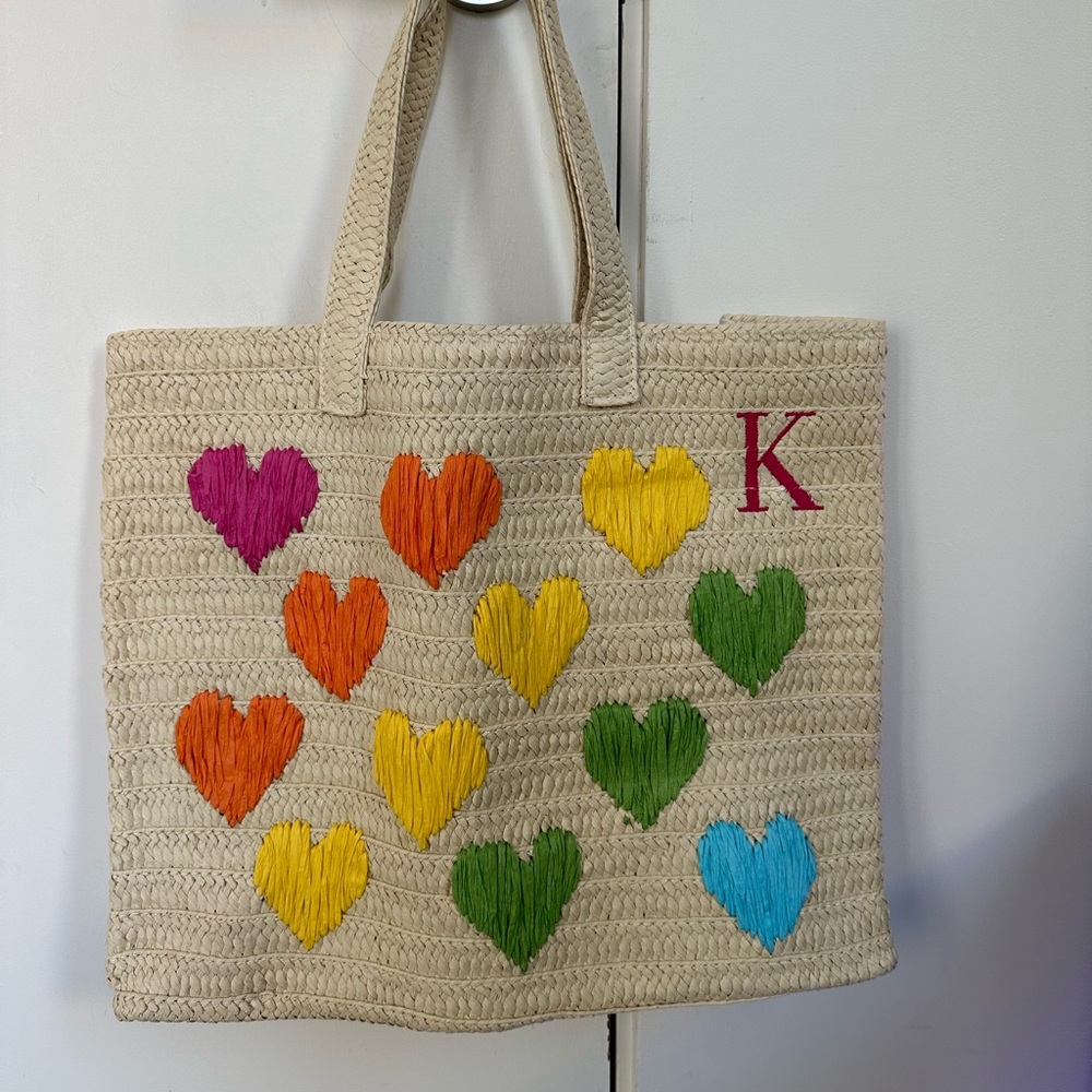 NWOT Mark & Graham Colorful Hearts Straw Beach Tote - K Initial